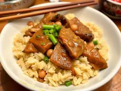 The delicious cubed pork belly and spice combination of Taiwanese braised pork rice.