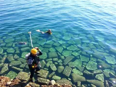 A tecnologia de monitoramento inteligente promove a proteção ambiental dos ecossistemas marinhos.